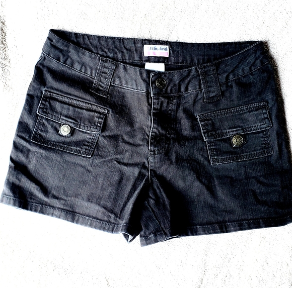 Shorts  *No Boundaries*  (2 pair) - Picture 5 of 11